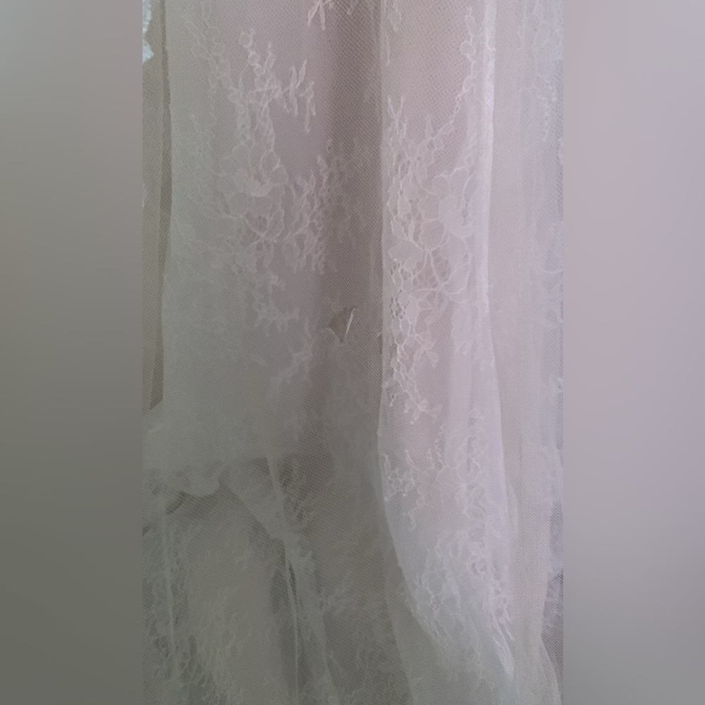 Blue by Enzoani Lili Wedding Dress - Picture 10 of 13